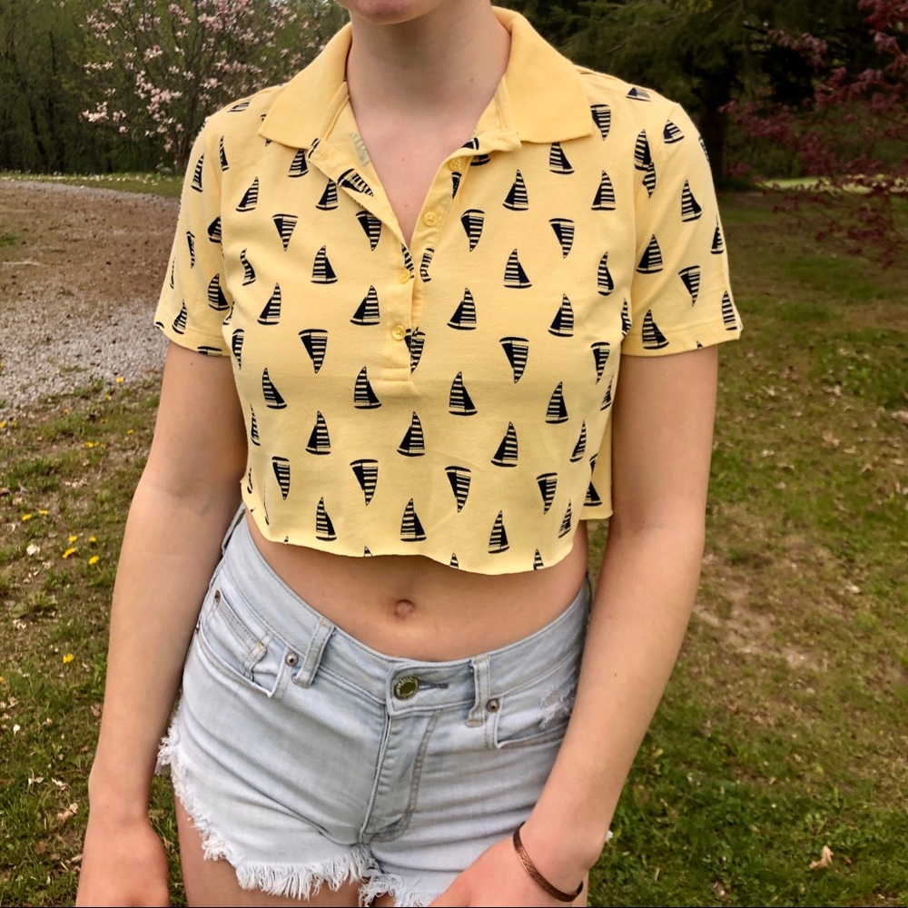 Cropped & collared sail boat top